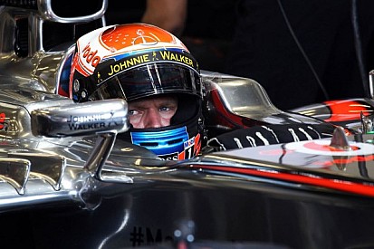 Magnussen risks ending career 'very early' - Button