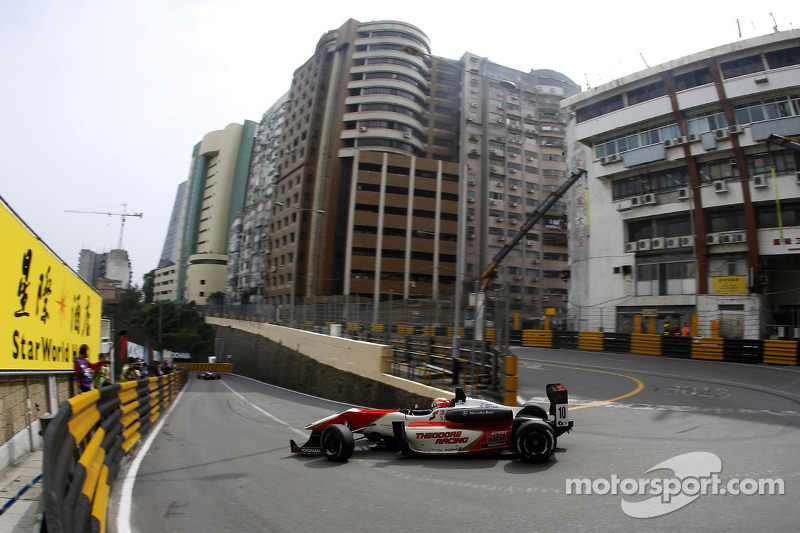 Lynn wins Saturday race at Macau to claim GP pole