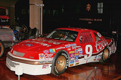 Under new NASCAR Hall of Fame criteria, some active drivers are now eligible