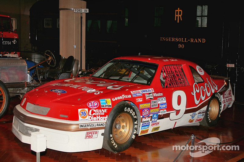 Under new NASCAR Hall of Fame criteria, some active drivers are now eligible