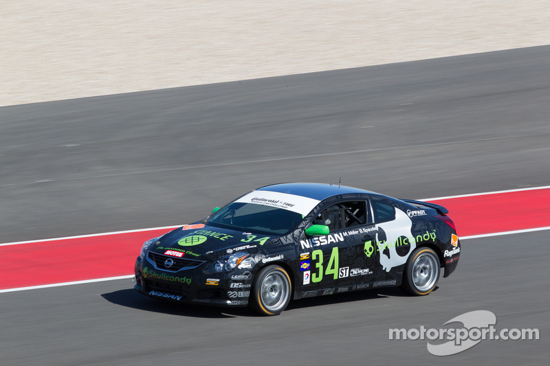 Derek Jones join Skullcandy Team Nissan