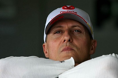 Schumacher in 'hour by hour' fight for life