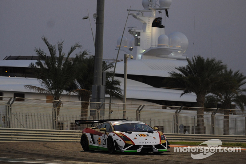 24h Dubai: Very successful season opener for rhino's Leipert Motorsport in the desert of Dubai