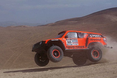 Robby Gordon suffers fuel issue