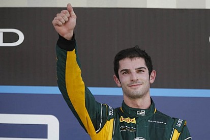 Rossi continues with Caterham as reserve driver and full season in GP2