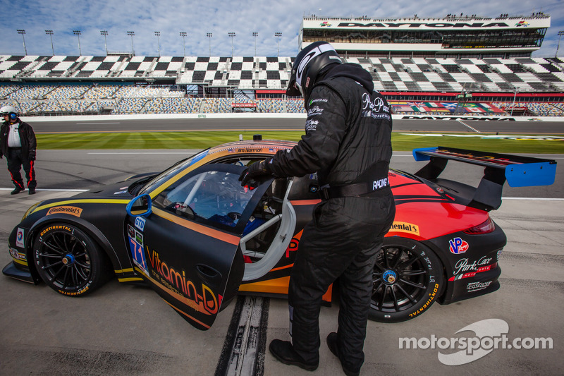 Broken radiators make Daytona 24 a difficult race for Norbert Siedler