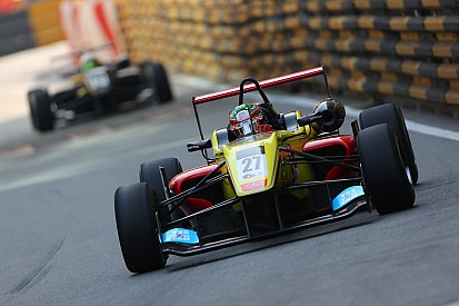 A new season for Carlin Motorsport and Antonio Giovinazzi