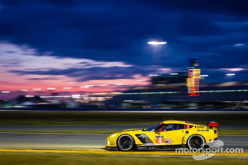 Driver's eye view at Daytona 24 - video