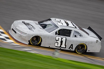Dylan Kwasniewski to compete full-time in 2014