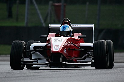 Papanastasiou switches to Formula Renault with Hillspeed
