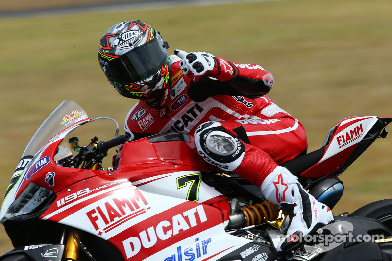 Alex Lowes ends Day 1 on top at the Island