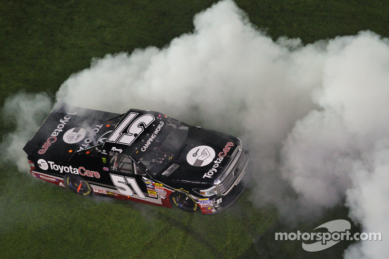 Kyle Busch finally gets truck win at Daytona