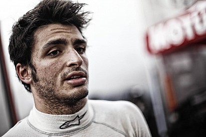 Carlos Sainz Jr. takes over at Motorland