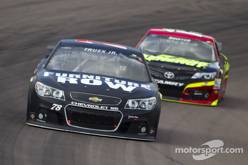 Grip issues drop Truex Jr. to 22nd in Phoenix race