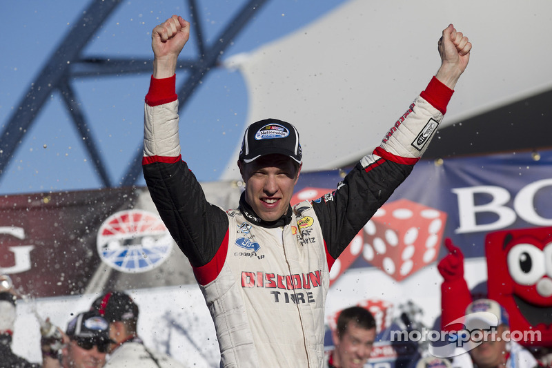 Brad Keselowski dominates in win at Vegas