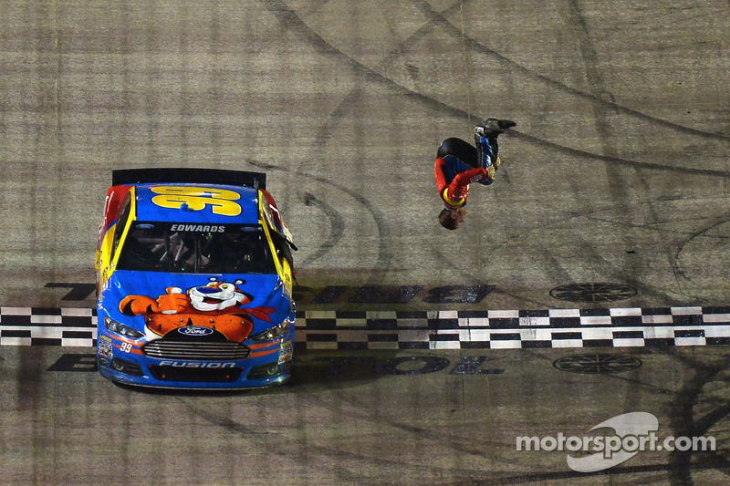 Edwards gives Ford second straight Cup win