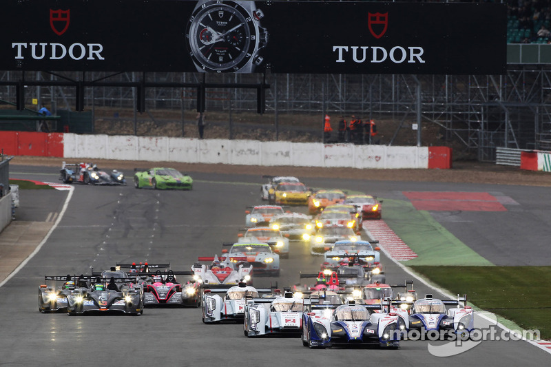 Start: #7 Toyota Racing Toyota TS030 - Hybrid: Alexander Wurz, Nicolas Lapierre