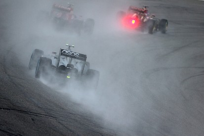 8th and 10th for Magnussen and Button in Malaysian qualifying