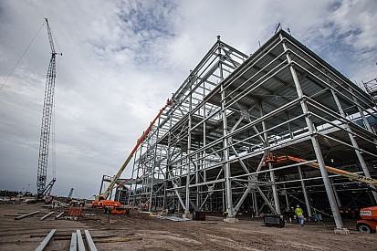 Florida governor tours Daytona construction