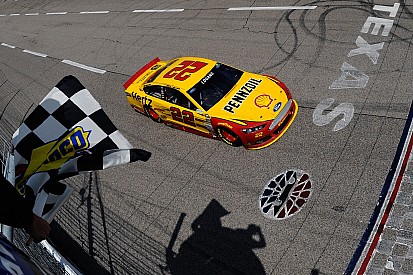 Joey Logano passes Jeff Gordon on final lap for Texas win