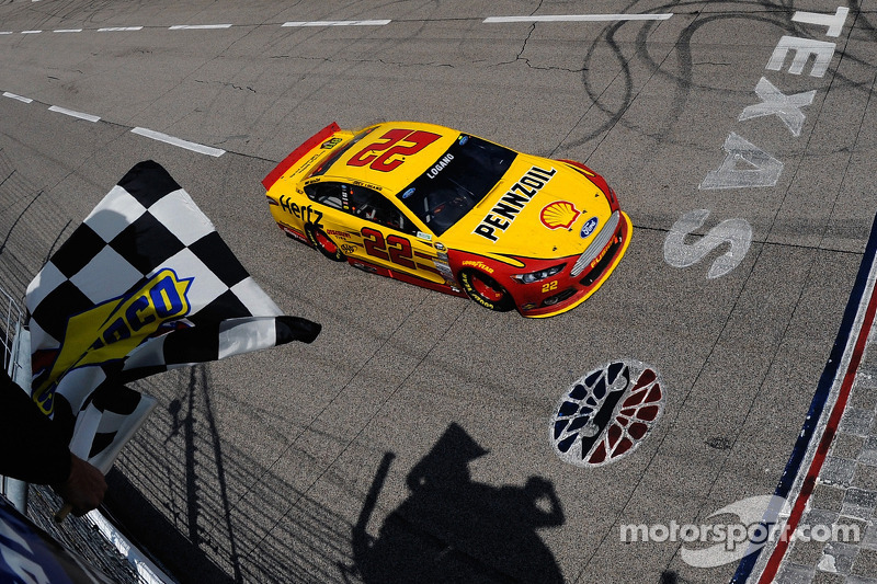 Logano overcomes late-race caution to win at Texas
