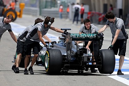 Mercedes to shed F1 staff - report