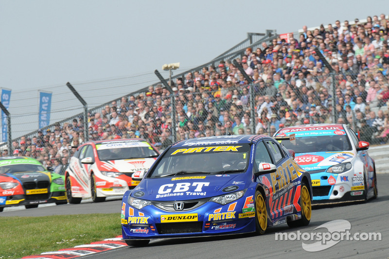 BTCC set to thrill Thruxton Bank Holiday crowd