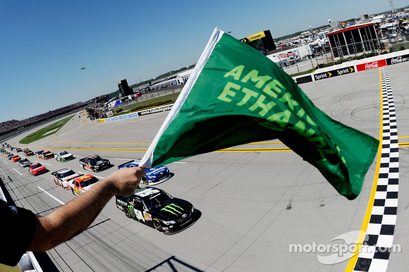 Sam Hornish Jr. leads the start