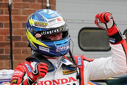 Super Shedden tames fearsome Thruxton for second Civic Tourer triumph