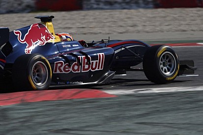 Alex Lynn flies to maiden pole in Barcelona