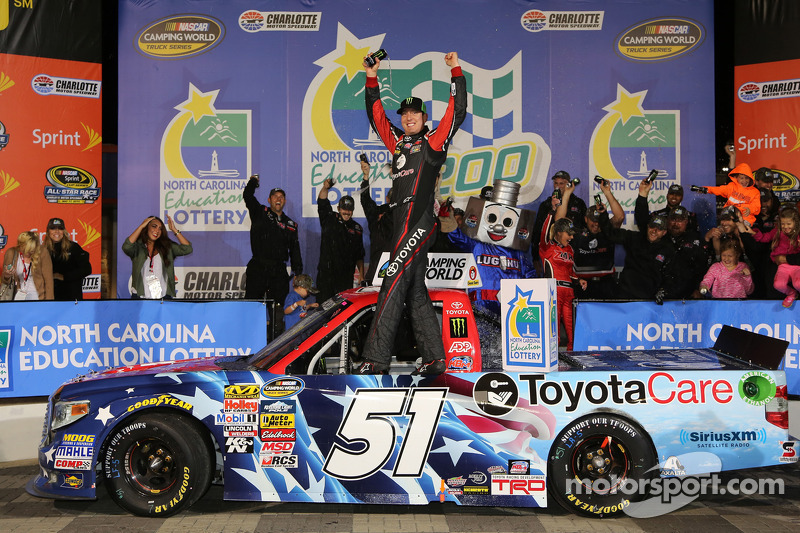 Kyle Busch untouchable at Charlotte