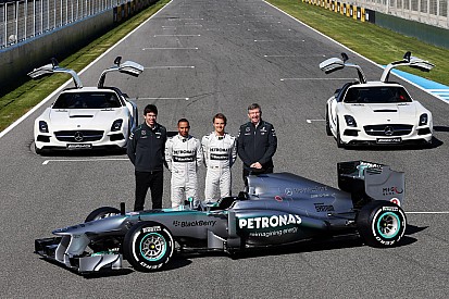 Wolff trying to lure Brawn back to Mercedes
