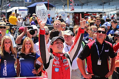 Chaves steals win from Brabham in Indy