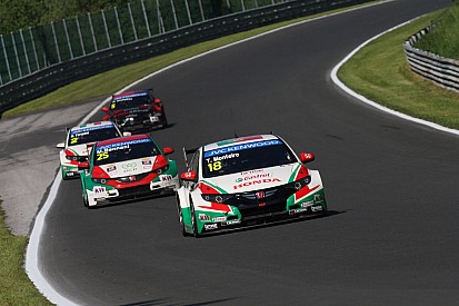 Honda Civics in split second challenge Tarquini takes Pole for Race 2