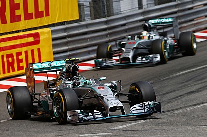 Hamilton's Rosberg snub 'not in order' - Lauda