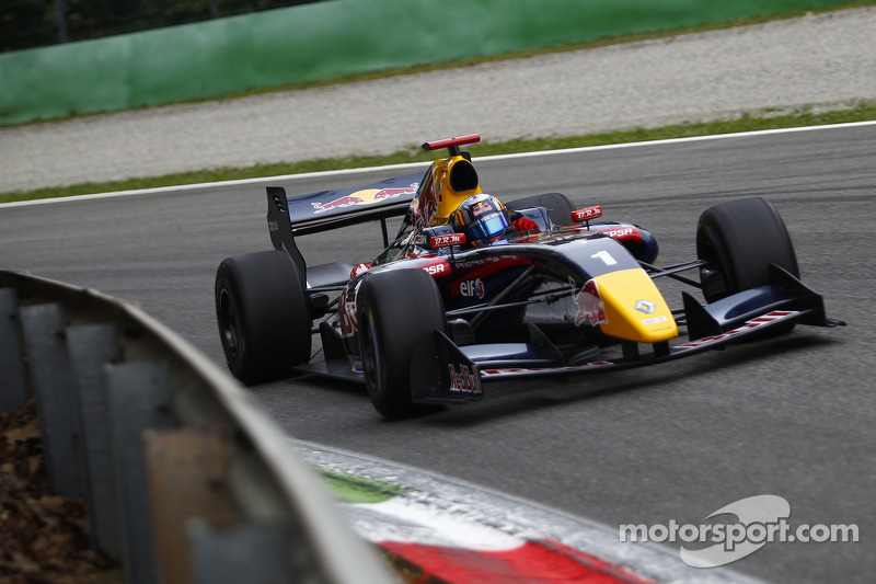 Sainz takes his third win in Formula Renault 3.5