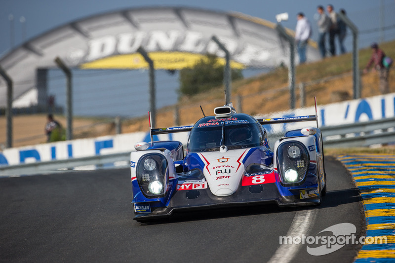 #8 Toyota Racing Toyota TS 040 - Hybrid: Anthony Davidson, Nicolas Lapierre, Sébastien Buemi