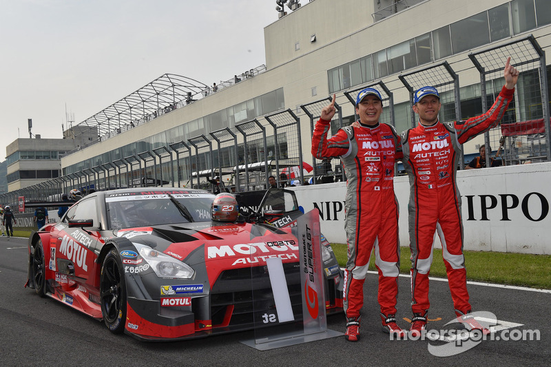 Race winners Tsugio Matsuda and Ronnie Quintarelli celebrate