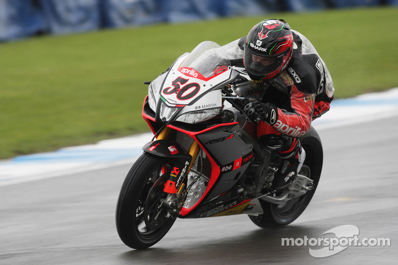 Guintoli spearheads Aprilia charge on Day One