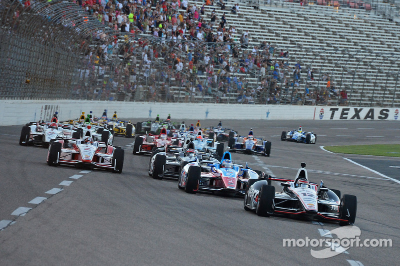 Start: Will Power leads