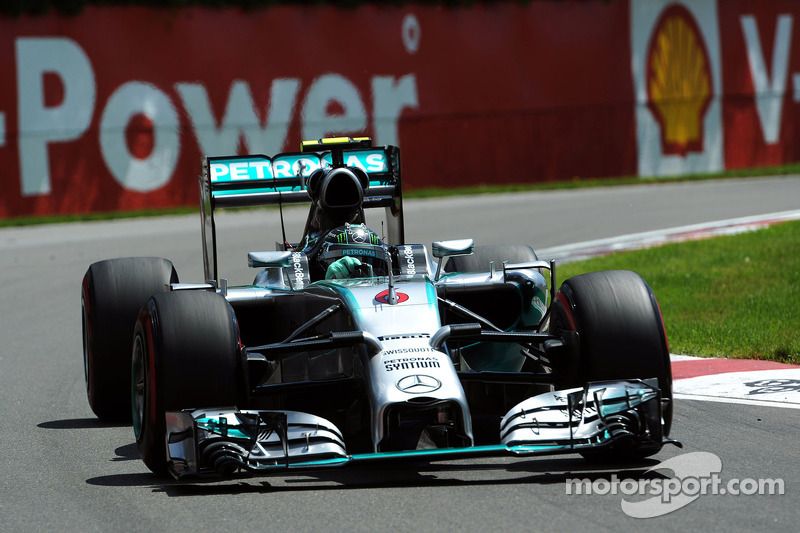 Hamilton retires and Rosberg finished in second place in an incredible Canadian GP