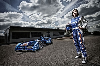 Amlin Aguri signs Katherine Legge to race in Formula E