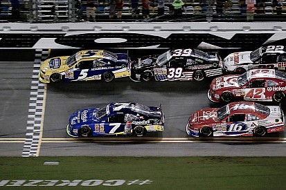 Kahne's able with come-from-behind win at Daytona