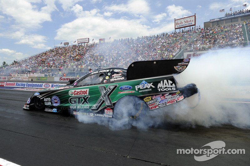 John Force muscles his way to 140th NHRA career win