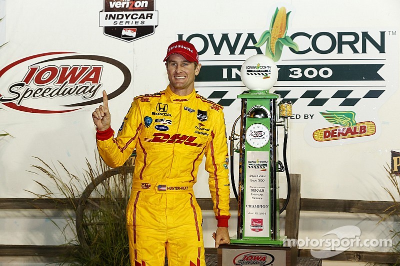Hunter-Reay steals one in a thrilling finish at Iowa