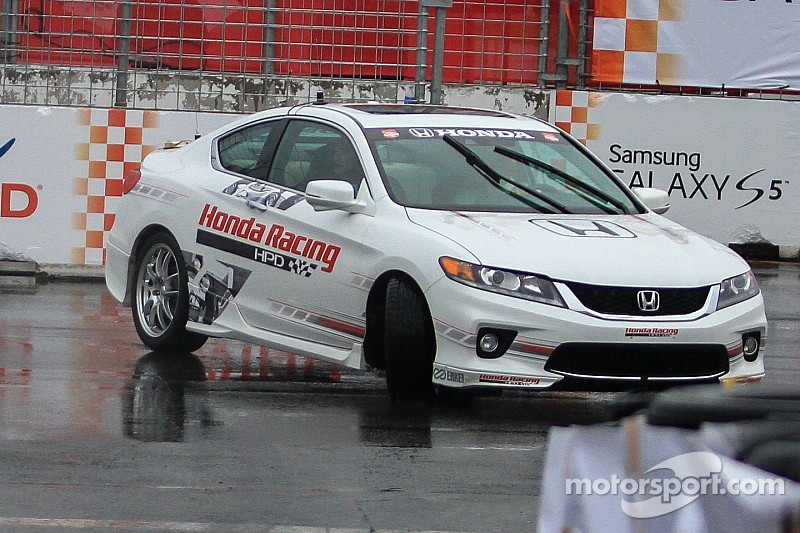 IndyCar race delayed: Pace car and Will Power lose control in wet conditions - video