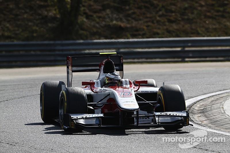 Vandoorne flies to victory in Budapest