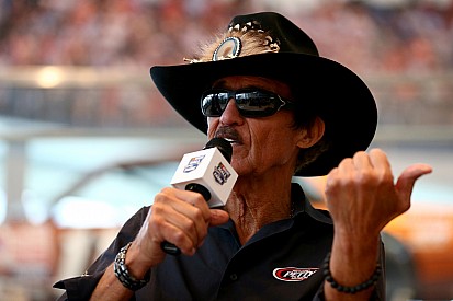Richard Petty helps 98-year-old fan realize a dream