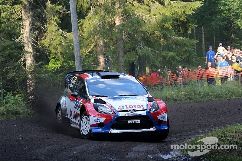 Kubica safely through day three