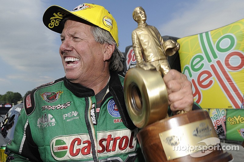 John, Courtney Force battle for top Funny Car qualifying spot in Seattle